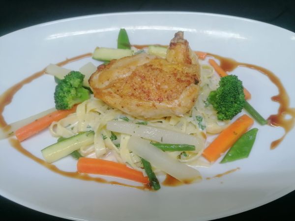 Poulardenbrust mit Parmesannudeln - 