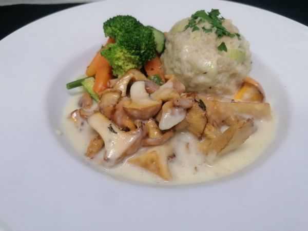 Pfifferlinge mit Semmelknödel - 